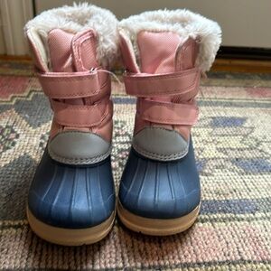 Oshkosh Size 10 toddler girls snow boots
